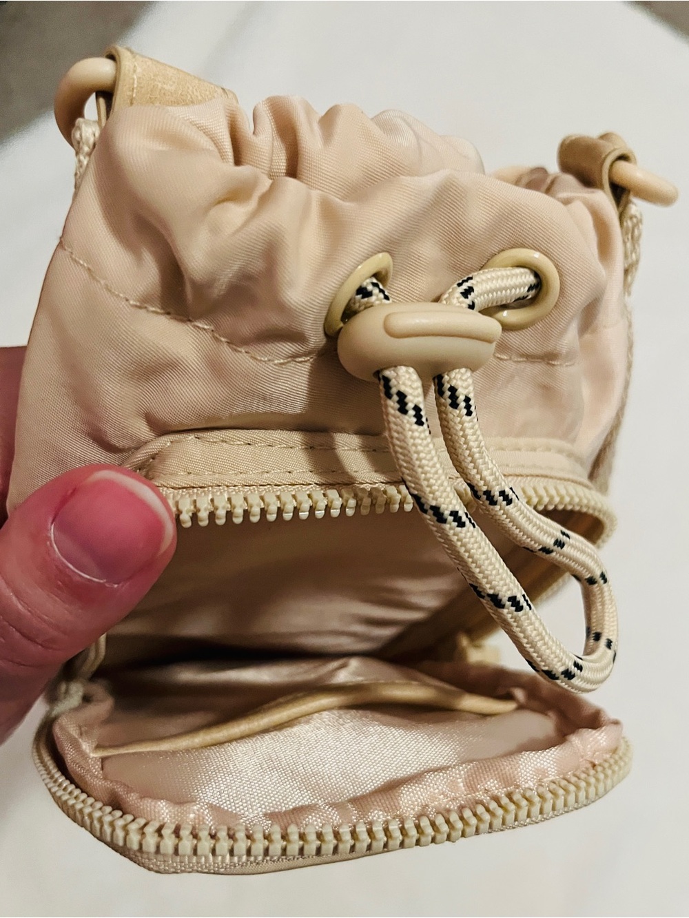 Beis Crossbody Water Bottle Sling Bag - Picture 5 of 6